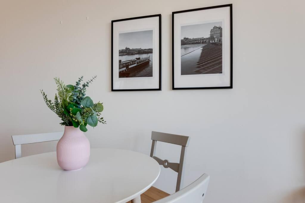 פראג Jt'S Apartments Korunni Str. מראה חיצוני תמונה