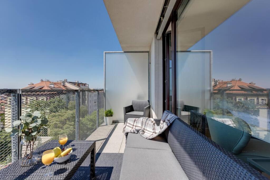 פראג Jt'S Apartments Korunni Str. מראה חיצוני תמונה