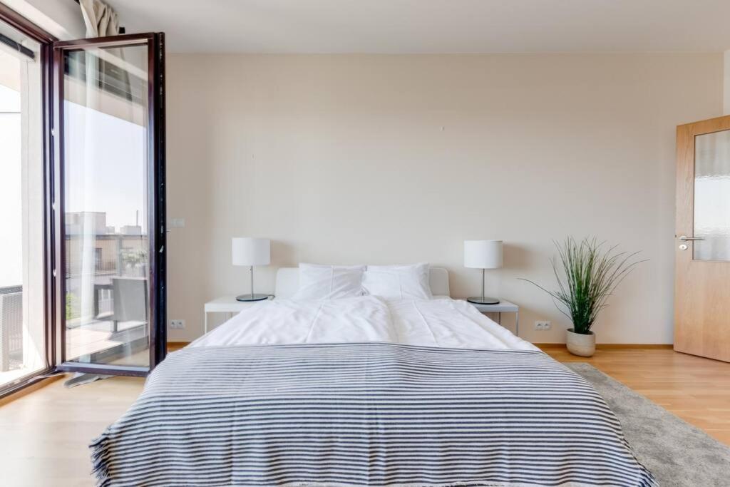 פראג Jt'S Apartments Korunni Str. מראה חיצוני תמונה