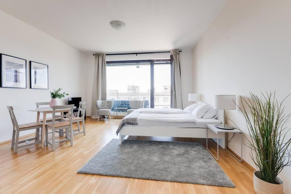 פראג Jt'S Apartments Korunni Str. מראה חיצוני תמונה