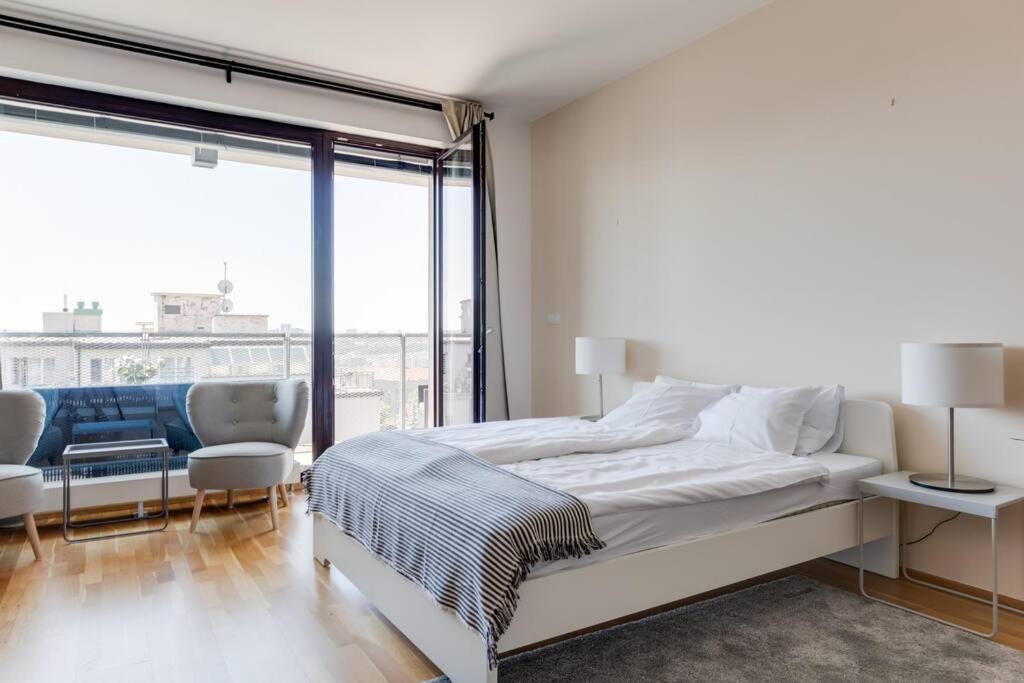 פראג Jt'S Apartments Korunni Str. מראה חיצוני תמונה