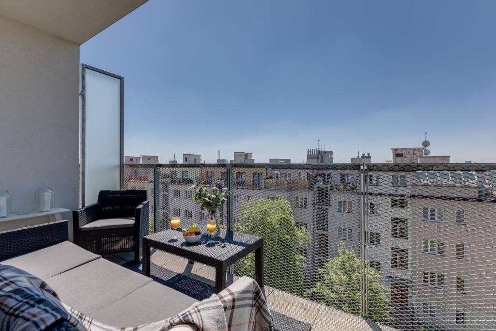 פראג Jt'S Apartments Korunni Str. מראה חיצוני תמונה