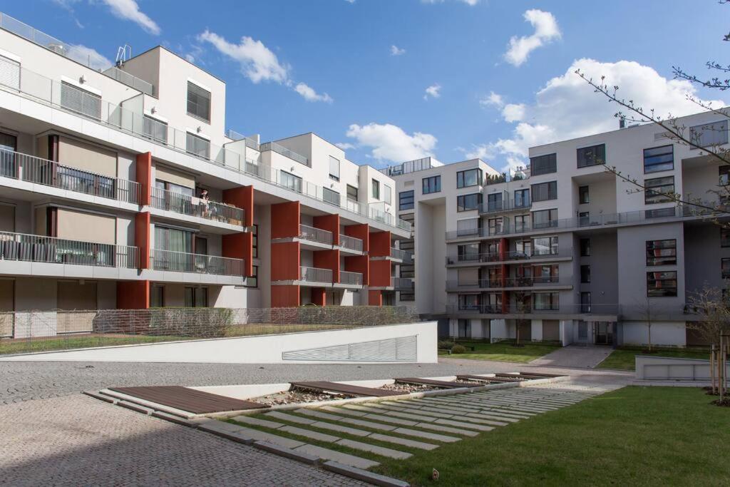 פראג Jt'S Apartments Korunni Str. מראה חיצוני תמונה